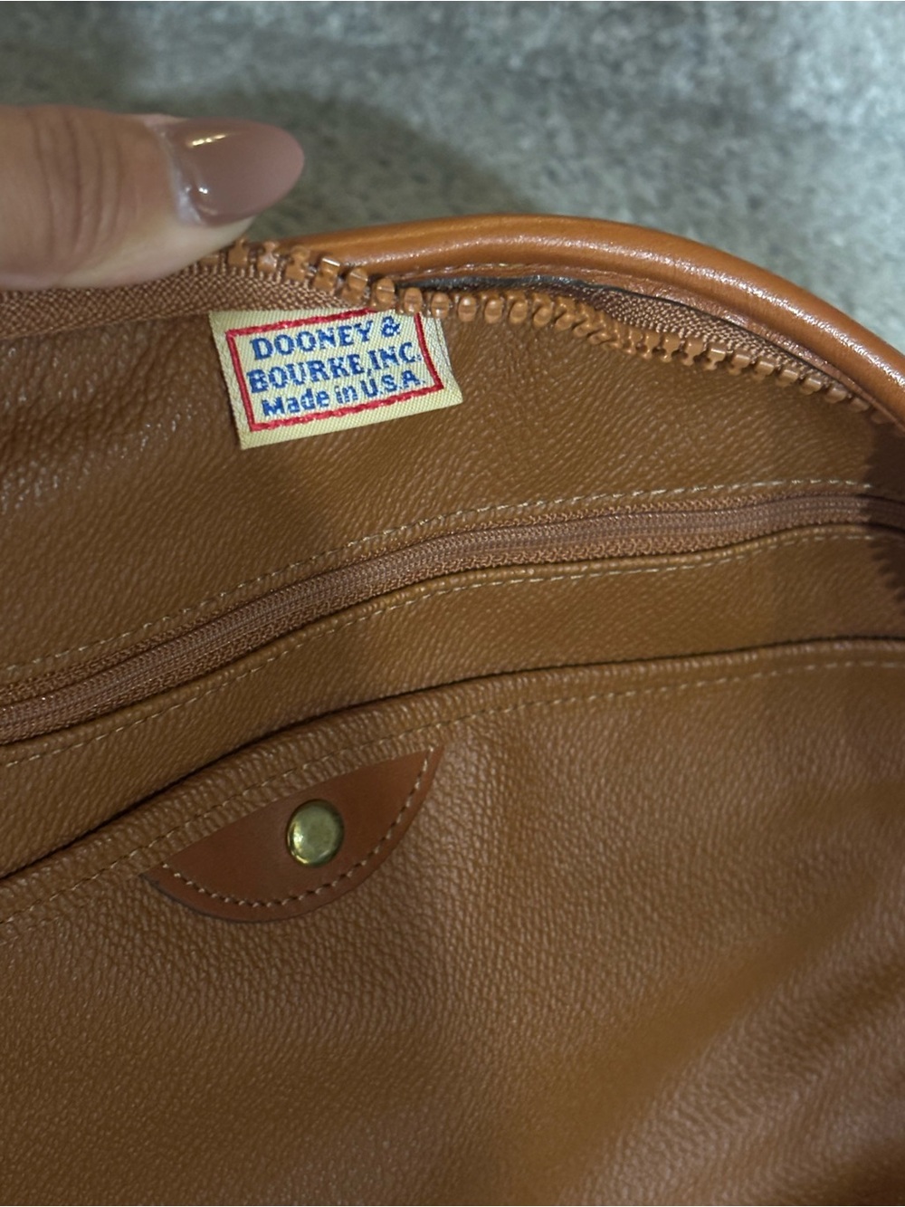 Rare Vintage Dooney & Bourke Fir Green and Tan Leather Weekender - Picture 10 of 13